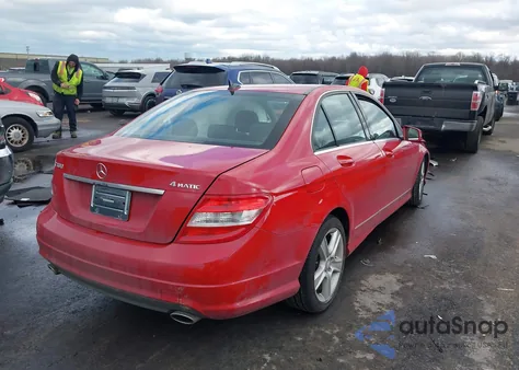 2010 Mercedes-Benz C 300 Sport 4Matic z USA, uszkodzony, nr VIN WDDGF8BB3AR131338